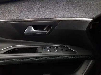 Photo 19 Peugeot 3008  Hybrid 225 e-EAT8 Allure Pack