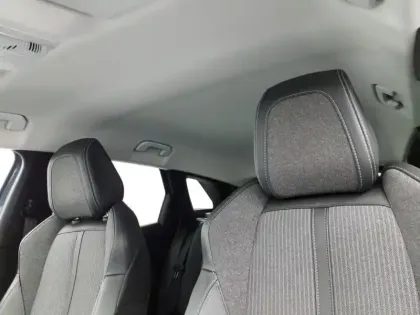 Photo 24 Peugeot 3008  Hybrid 225 e-EAT8 Allure Pack