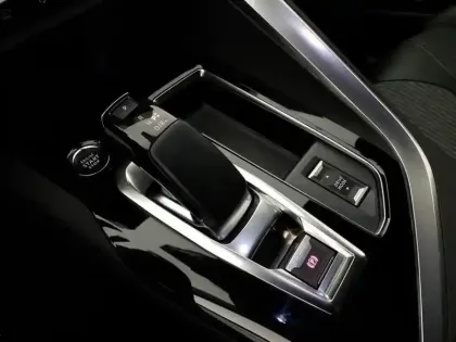 Photo 23 Peugeot 3008  Hybrid 225 e-EAT8 Allure Pack