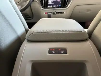 Photo 45 Volvo V60  B4 197 ch DCT7