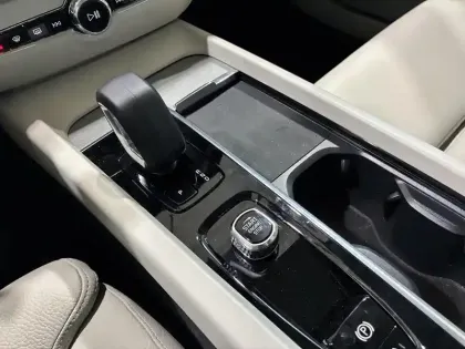 Photo 35 Volvo V60  B4 197 ch DCT7