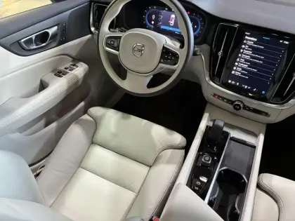 Photo 30 Volvo V60  B4 197 ch DCT7