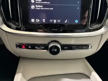 Photo 40 Volvo V60  B4 197 ch DCT7