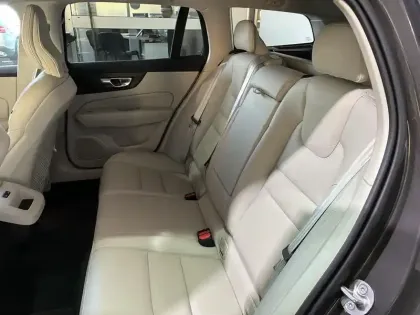 Photo 36 Volvo V60  B4 197 ch DCT7