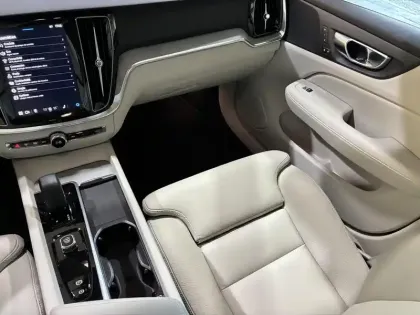 Photo 31 Volvo V60  B4 197 ch DCT7