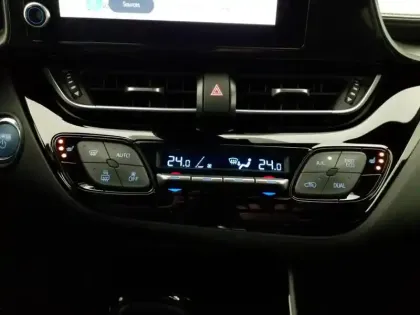 Photo 12 Toyota C-HR  Hybride 2.0L Collection