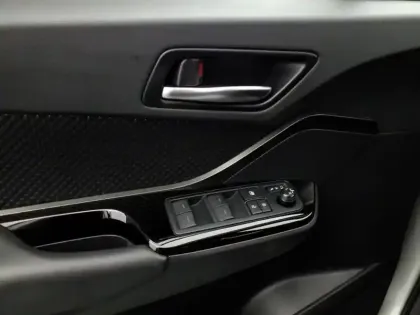 Photo 19 Toyota C-HR  Hybride 2.0L Collection