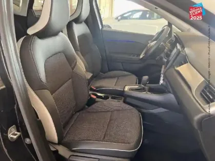 Photo 8 Renault Captur  1.6 E-Tech hybride 145ch Techno GPS Camera