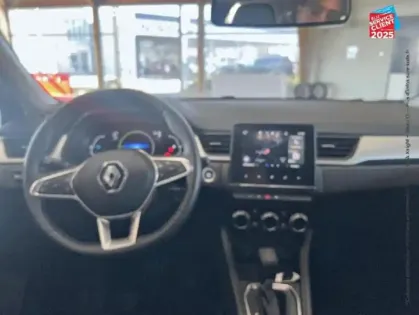 Photo 7 Renault Captur  1.6 E-Tech hybride 145ch Techno GPS Camera