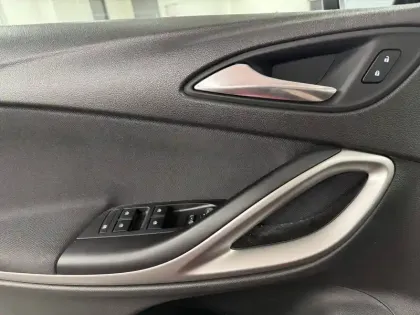 Photo 91 Opel Astra  1.2 Turbo 110 ch BVM6