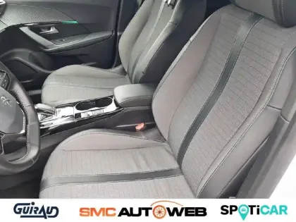 Photo 8 Peugeot 2008  PureTech 130 S&S EAT8