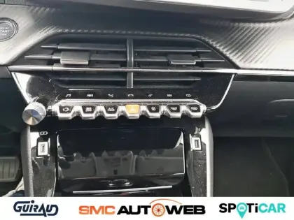 Photo 17 Peugeot 2008  PureTech 130 S&S EAT8