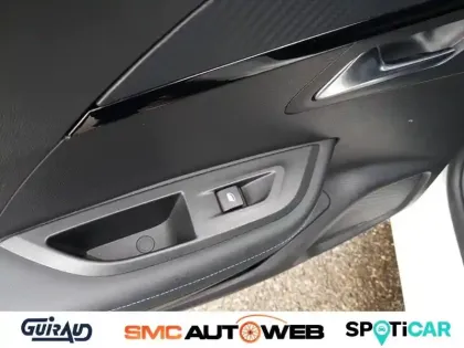 Photo 12 Peugeot 2008  PureTech 130 S&S EAT8