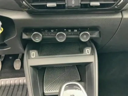 Photo 12 Citroën C4  BlueHDi 110 S&S BVM6 Feel Pack Business