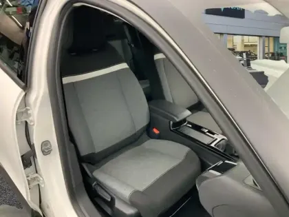 Photo 8 Citroën C4  BlueHDi 110 S&S BVM6 Feel Pack Business