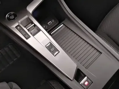 Photo 35 Peugeot 308  PureTech 130ch S&S EAT8