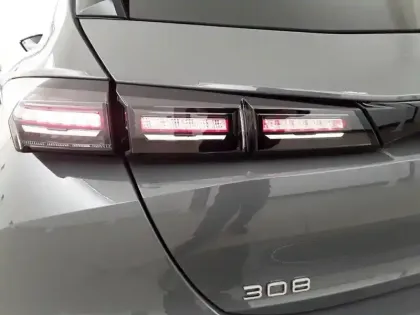 Photo 37 Peugeot 308  PureTech 130ch S&S EAT8