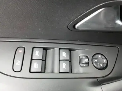 Photo 17 Peugeot 2008  Electrique 136 ch