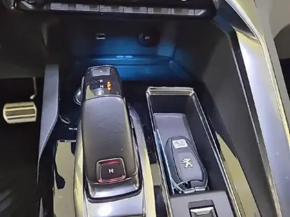 Photo 13 Peugeot 3008  Puretech 130ch S&S EAT8