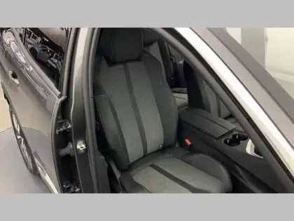 Photo 13 Peugeot 3008  Hybrid 136 e-DCS6