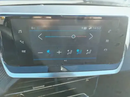 Photo 39 Peugeot 208  PureTech 75 S&S BVM5