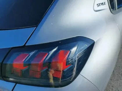 Photo 37 Peugeot 208  PureTech 75 S&S BVM5