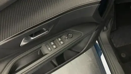 Photo 17 Peugeot 3008  Hybrid 136 e-DCS6 Allure Pack