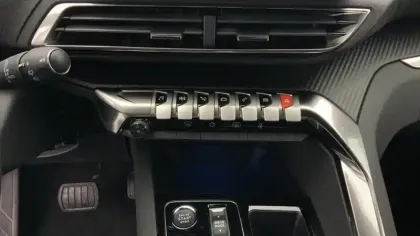 Photo 12 Peugeot 3008  Hybrid 136 e-DCS6 Allure Pack