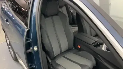 Photo 8 Peugeot 3008  Hybrid 136 e-DCS6 Allure Pack