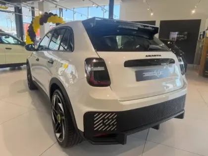 Photo 6 Abarth 600  e 240ch 54kWh Turismo