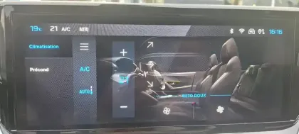 Photo 23 Peugeot 2008  Electrique 54 kWh 156 ch