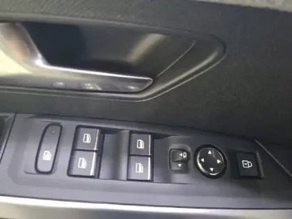 Photo 31 Peugeot 3008  Hybrid 136 e-DCS6