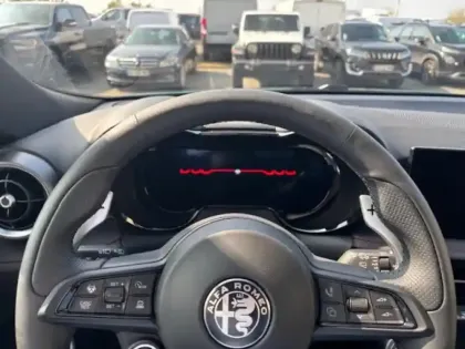 Photo 9 Alfa Romeo Tonale  1.5 Hybrid 160ch Tributo Italiano TCT