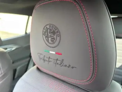 Photo 12 Alfa Romeo Tonale  1.5 Hybrid 160ch Tributo Italiano TCT