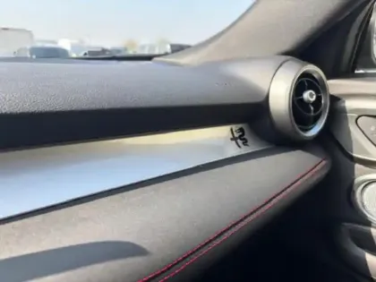 Photo 11 Alfa Romeo Tonale  1.5 Hybrid 160ch Tributo Italiano TCT