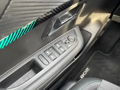 Photo 34 Peugeot 208  PureTech 100 S&S BVM6