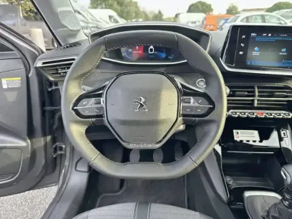 Photo 28 Peugeot 208  PureTech 100 S&S BVM6