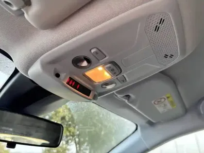 Photo 18 Peugeot 208  PureTech 100 S&S EAT8