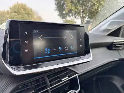 Photo 14 Peugeot 208  PureTech 100 S&S EAT8