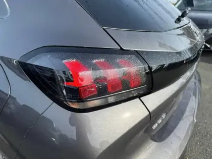 Photo 16 Peugeot 208  PureTech 100 S&S EAT8