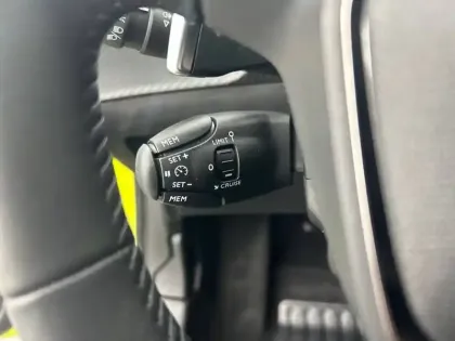 Photo 75 Peugeot 208  Hybrid 100 e-DCS6