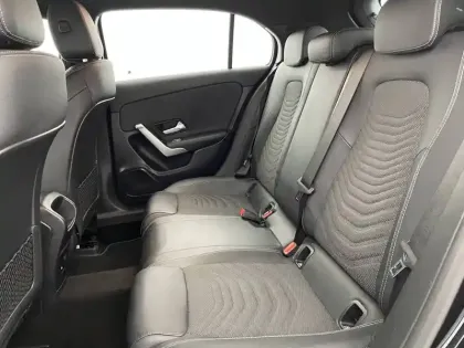 Photo 15 Mercedes Classe A  180 d 8G-DCT