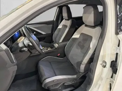 Photo 10 Opel Astra  Sports Tourer 1.5 Diesel 130 ch BVA8