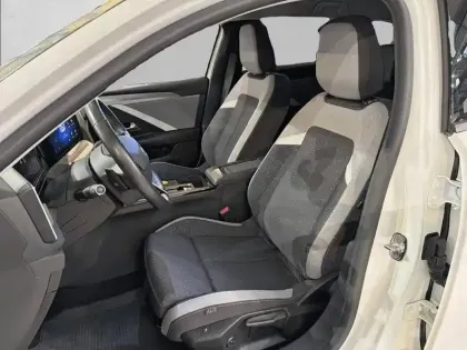 Photo 36 Opel Astra  Sports Tourer 1.5 Diesel 130 ch BVA8