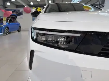 Photo 41 Opel Astra  Sports Tourer 1.5 Diesel 130 ch BVA8