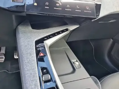 Photo 39 Peugeot 3008  Electrique 73 kWh 210 ch