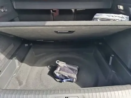 Photo 38 Peugeot 3008  Electrique 73 kWh 210 ch