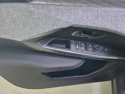 Photo 52 Peugeot 3008  Hybrid 136 e-DCS6