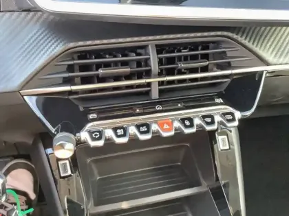 Photo 22 Peugeot 208  Hybrid 100 e-DCS6