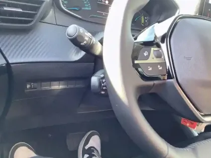 Photo 18 Peugeot 208  Hybrid 100 e-DCS6